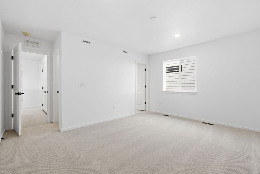 Spacious, unfurnished interior of a new home in Harvest Crossing, Aurora (Image 27).