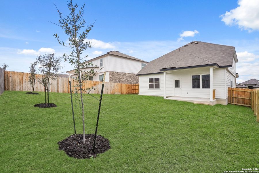 Exterior details and patio area of a home in Cinco Lakes, San Antonio (Image 3).