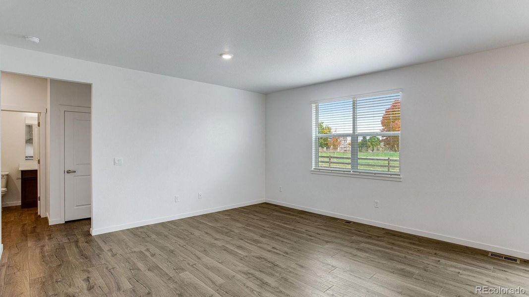 Spacious, unfurnished interior of a new home in Hansen Farm, Fort Collins (Image 42).