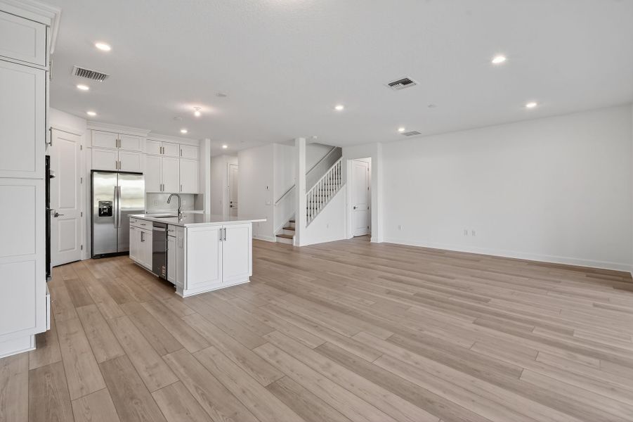 Spacious, unfurnished interior of a new home in Hendrix Reserve, Lake Worth (Image 41).