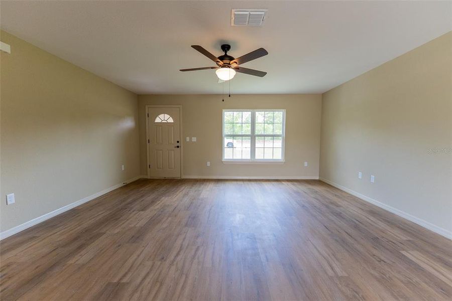 Spacious, unfurnished interior of a new home in , Citrus Springs (Image 13).