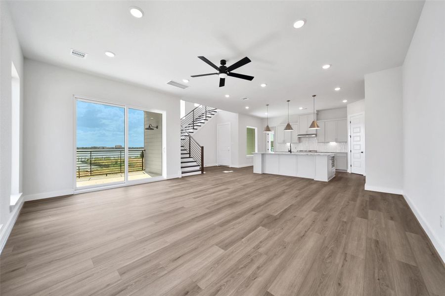 Spacious, unfurnished interior of a new home in Lago Pointe, Seabrook (Image 23).