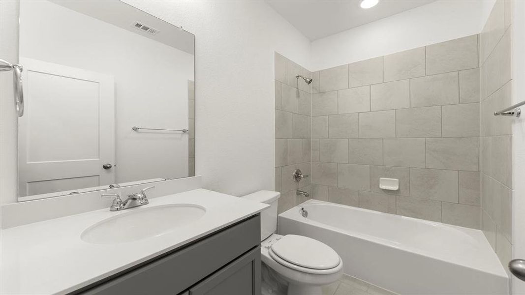 11. 2001 Bayfront - 2ND Bath