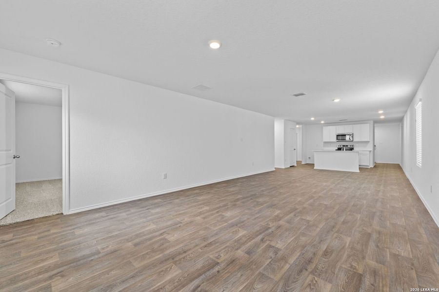 Spacious, unfurnished interior of a new home in Stonehill, San Antonio (Image 25).