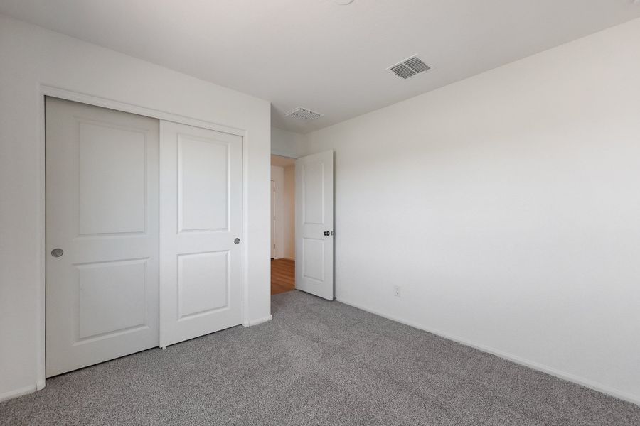 Spacious, unfurnished interior of a new home in Cross Creek Ranch, Coolidge (Image 18).