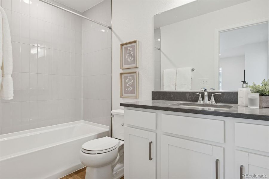 Upper Level: Full Bathroom Upper Level: Full Bathroom