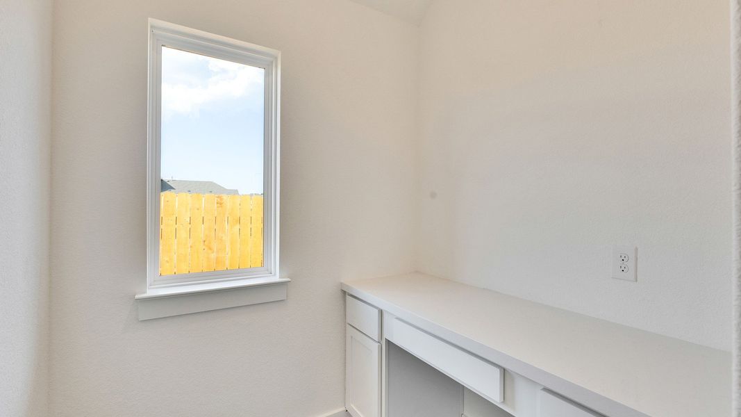 Furnished interior view inside a new home in Creeks Crossing, Elgin (Image 10).