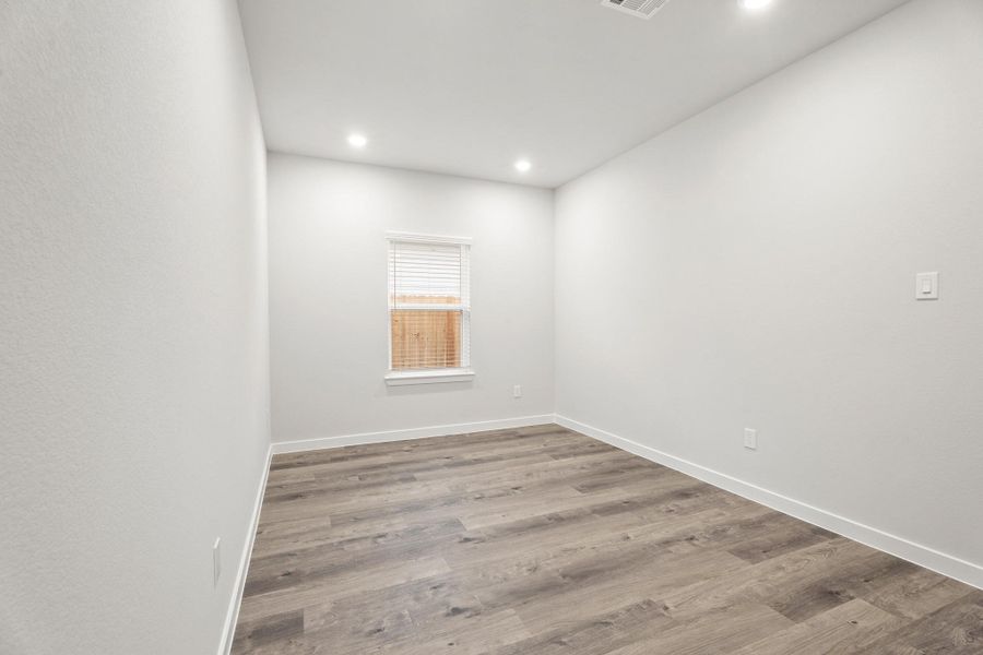 Spacious, unfurnished interior of a new home in Trails at Woodhaven, La Marque (Image 19).