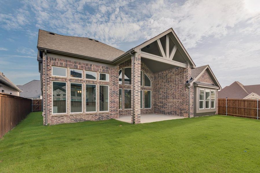 Exterior details and patio area of a home in Somercrest, Midlothian (Image 23).
