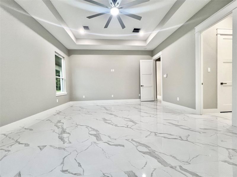 Spacious, unfurnished interior of a new home in , Dayton (Image 32).