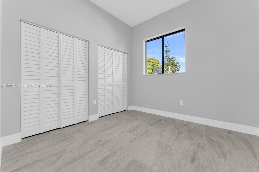 Spacious, unfurnished interior of a new home in , Fort Lauderdale (Image 35).