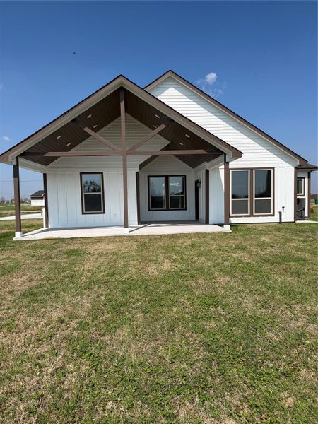 Rear porch with tile flooring