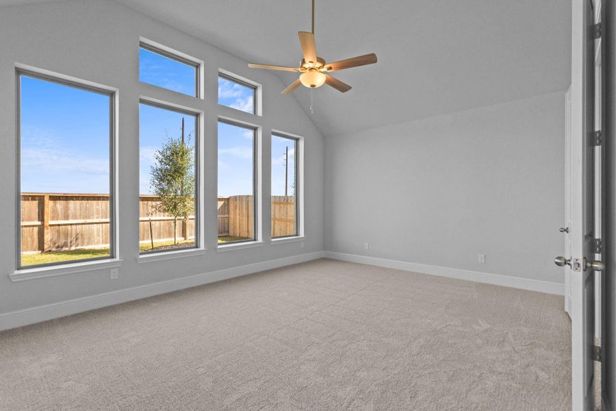 Spacious, unfurnished interior of a new home in Valencia 70', Manvel (Image 21).