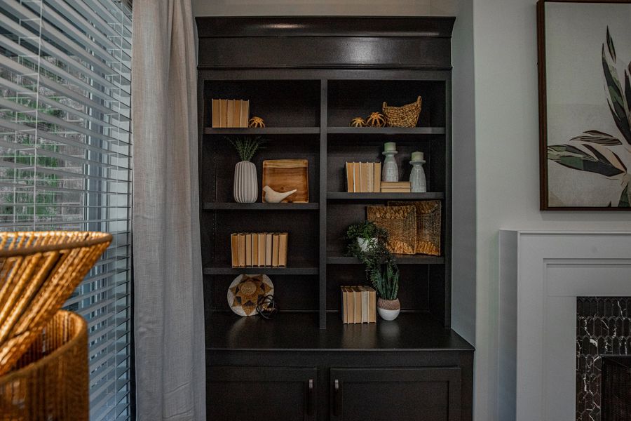 Representative furnished interior of a home built from the Willow by Grant & Co in Manor at Hall Creek, Arlington (Image 118).