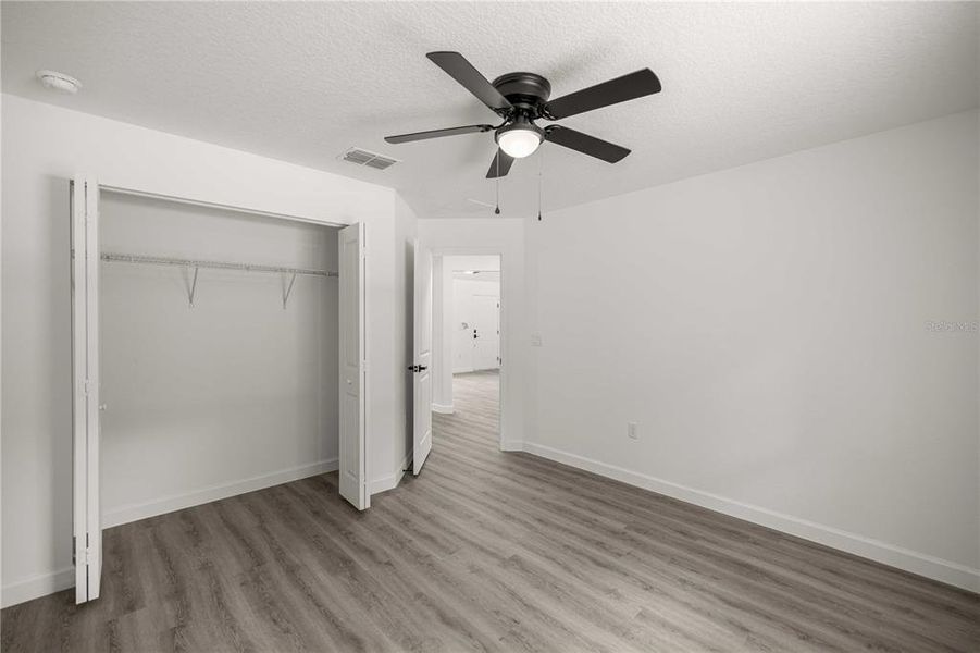 Spacious, unfurnished interior of a new home in , Dunnellon (Image 11).