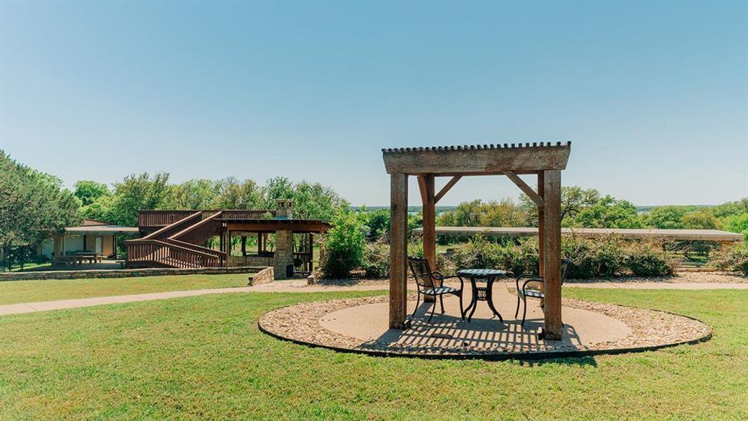 Community amenities in , Whitney (Image 8).