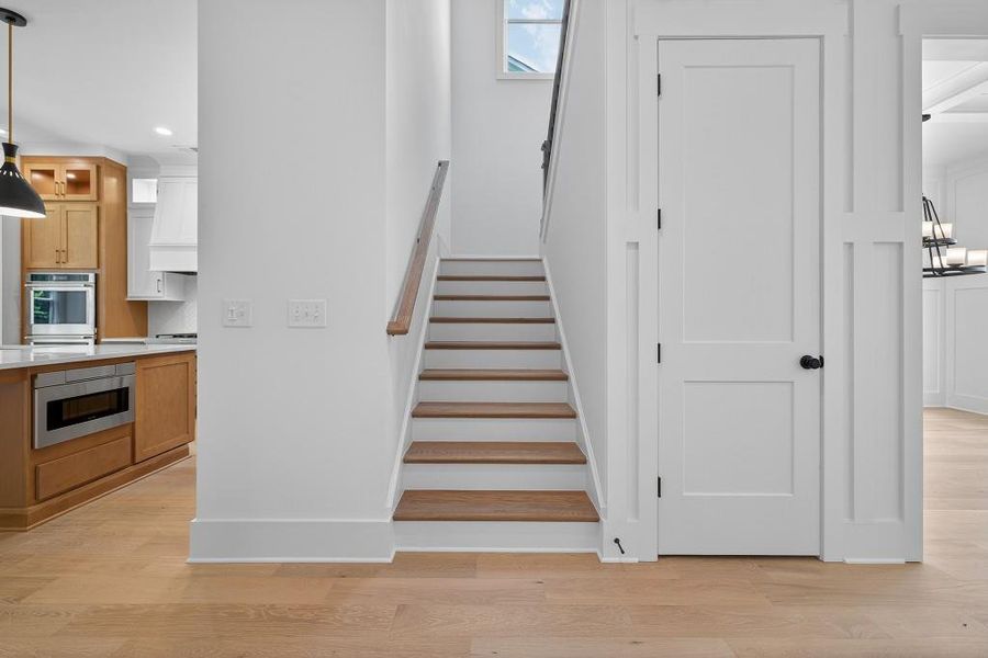 Spacious, unfurnished interior of a new home in Livingstone Park, Kennesaw (Image 25).