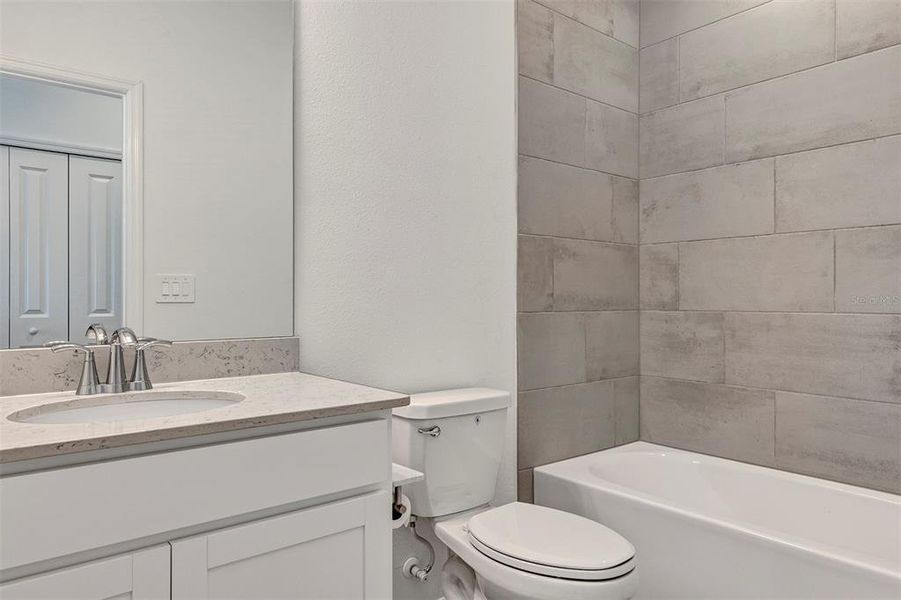 Furnished interior view inside a new home in , Dunnellon (Image 13).