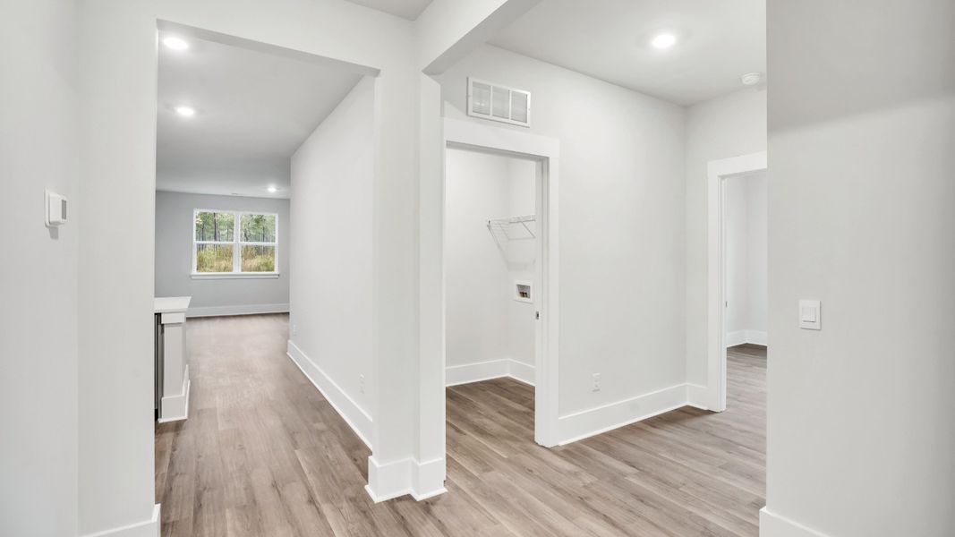 Spacious, unfurnished interior of a new home in Rolling Hills, Bolivia (Image 23).