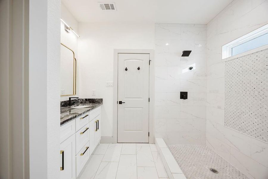 Furnished interior view inside a new home in , Fort Worth (Image 9).