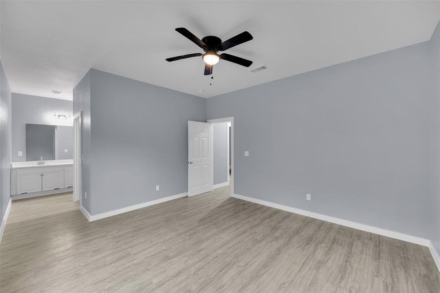 Unfurnished room featuring ceiling fan and light wood-style floors