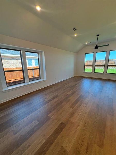 Spacious, unfurnished interior of a new home in Meadow Vista, Anna (Image 11).