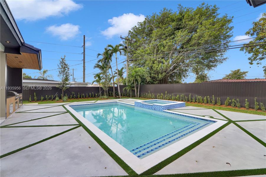 Exterior details and patio area of a home in , Miami (Image 30).