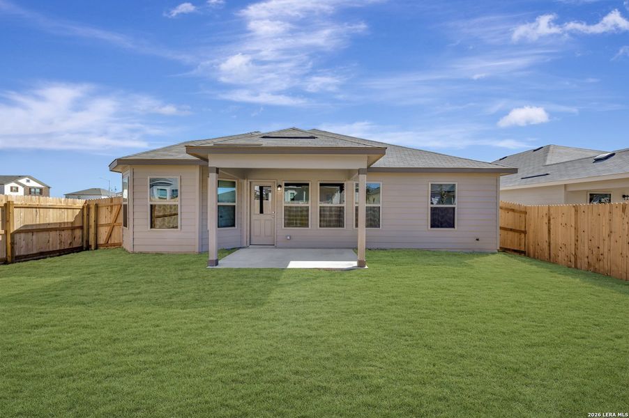 Exterior details and patio area of a home in Paloma Park, Converse (Image 4).