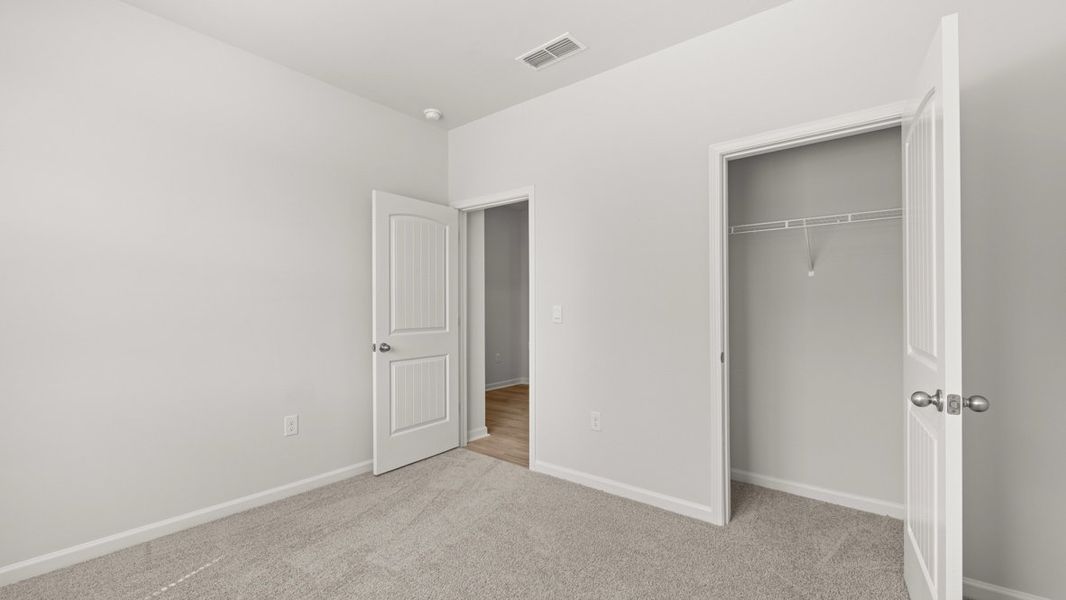 Representative unfurnished interior of a home built from the Aria by D.R. Horton in Oakleigh Glen, Dallas (Image 28).