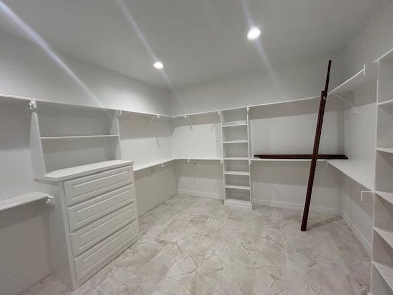 Spacious, unfurnished interior of a new home in , Lumberton (Image 18).