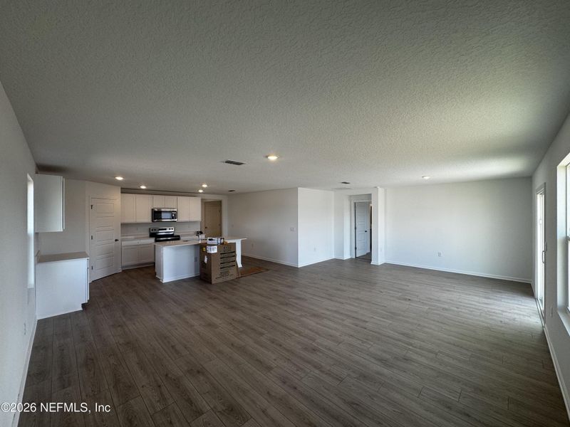 Spacious, unfurnished interior of a new home in The Arbors, Jacksonville (Image 44).