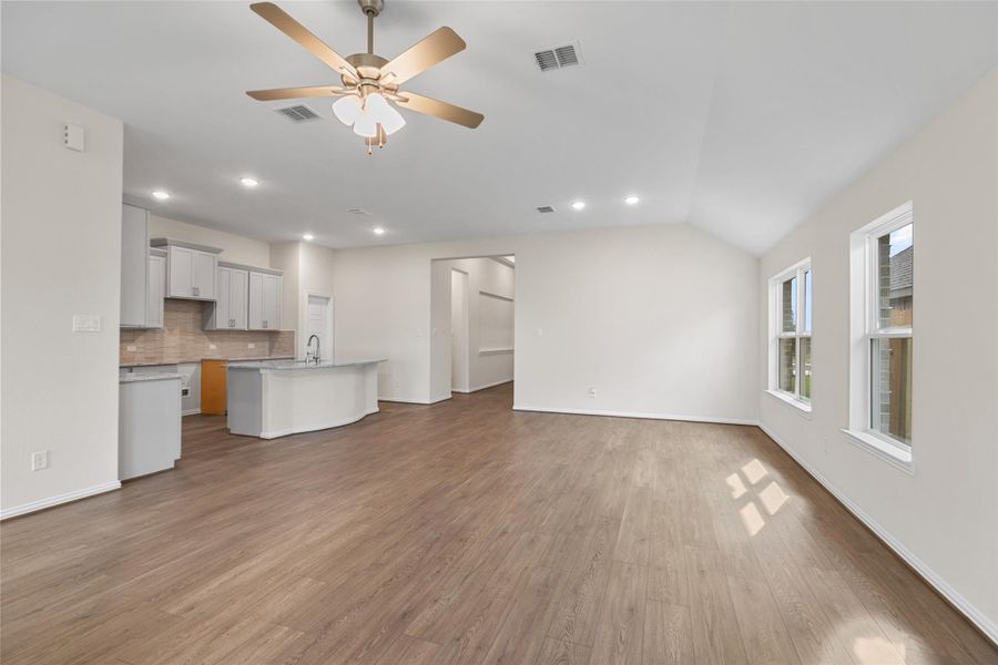 Spacious, unfurnished interior of a new home in Aldeana, Bonney (Image 25).