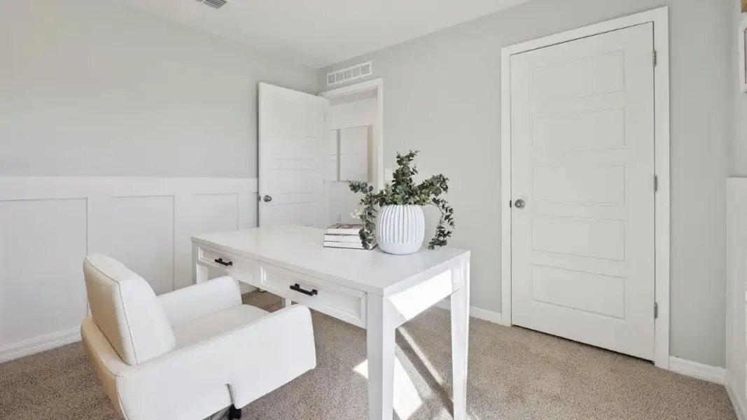 Furnished interior view inside a new home in Hawthorne Ranch, Lakeland (Image 28).