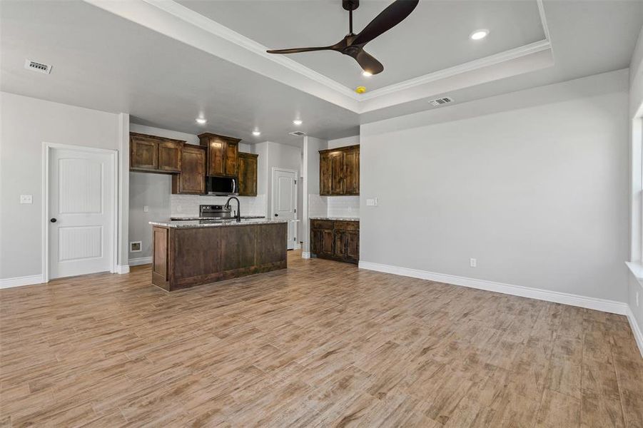Spacious, unfurnished interior of a new home in , Granbury (Image 17).
