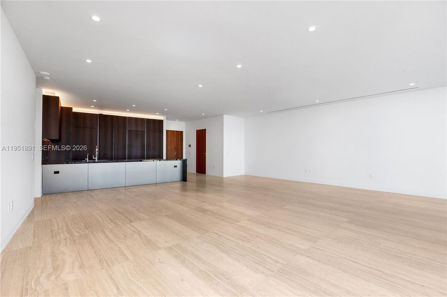 Spacious, unfurnished interior of a new home in , Miami (Image 26).