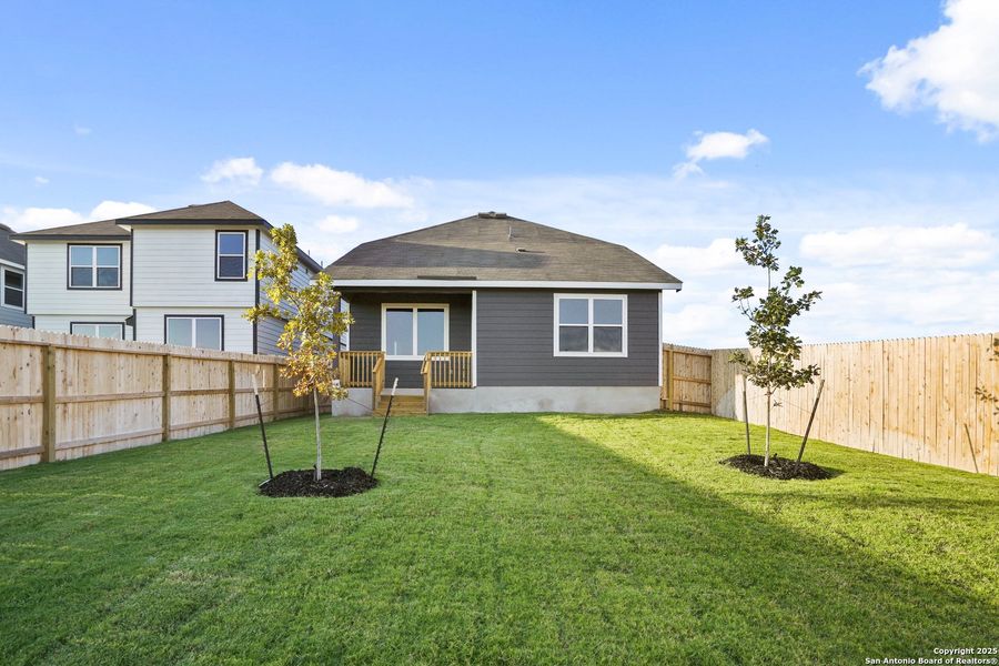 Exterior details and patio area of a home in Abbott Place, St. Hedwig (Image 20).