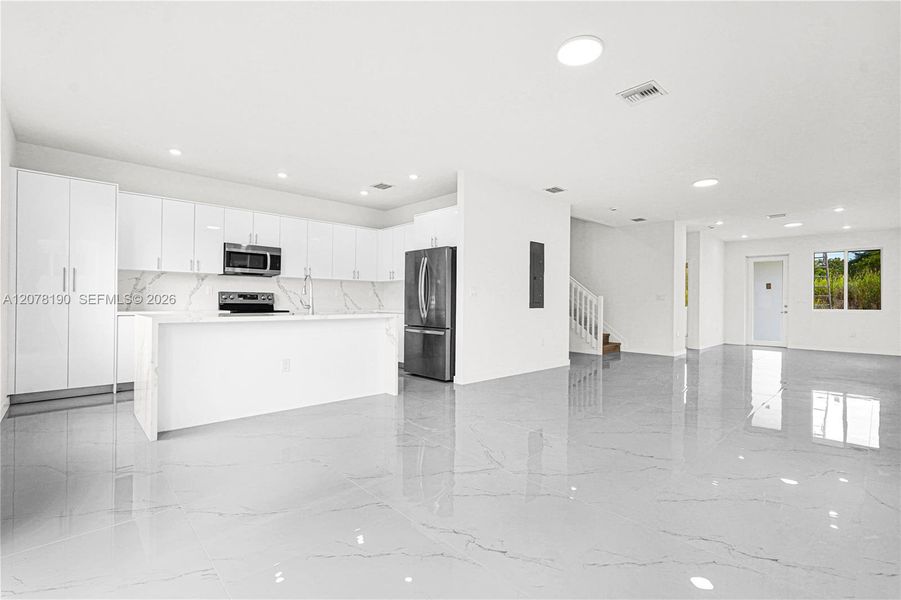 Spacious, unfurnished interior of a new home in , Miami (Image 100).