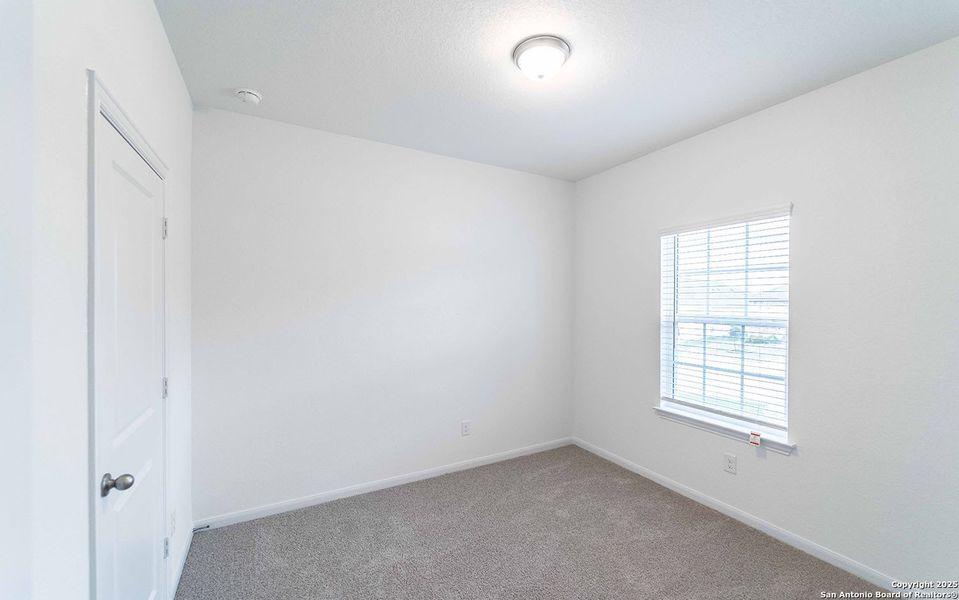 Spacious, unfurnished interior of a new home in Hickory Ridge, Elmendorf (Image 10).