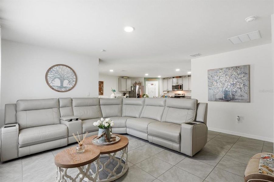 Furnished interior view inside a new home in Autumn Glen, Belleview (Image 19). Furnished interior view inside a new home in Autumn Glen, Belleview (Image 19).