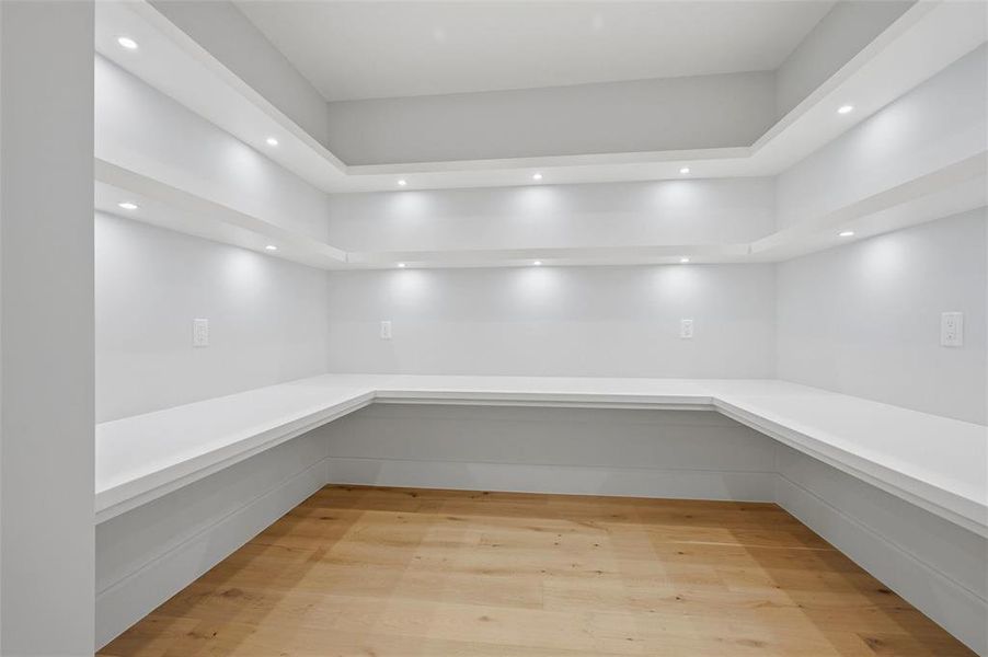 Spacious, unfurnished interior of a new home in , Dallas (Image 39).