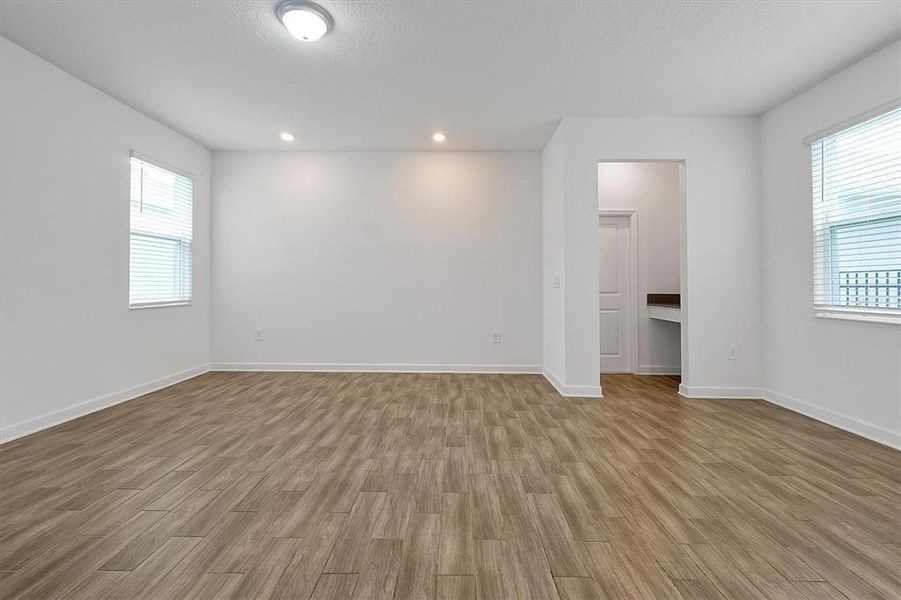 Spacious, unfurnished interior of a new home in , Orlando (Image 21).
