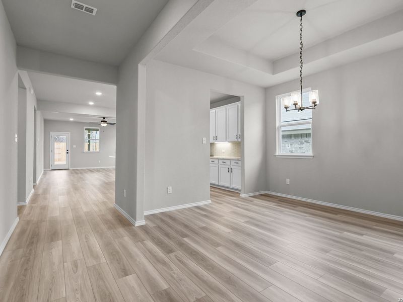 Spacious, unfurnished interior of a new home in Royal Crest, San Antonio (Image 18).