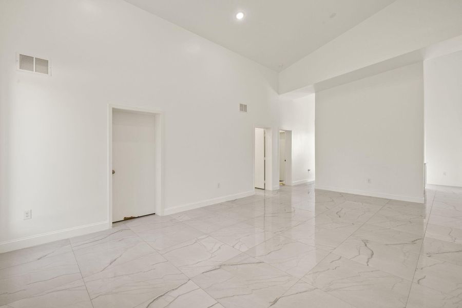 Spacious, unfurnished interior of a new home in , Lehigh Acres (Image 20).