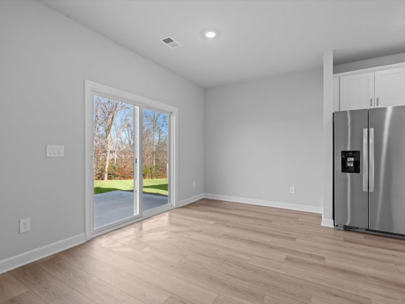 Spacious, unfurnished interior of a new home in Chatham Forest, Duncan (Image 13).