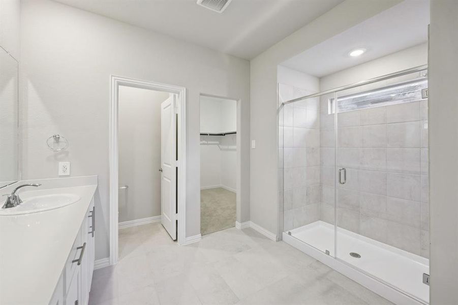 Furnished interior view inside a new home in Stonehaven, Seagoville (Image 16).