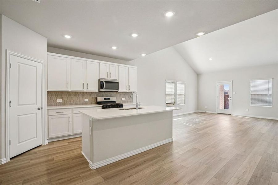 Photo is not of the actual home, but is an inspirational photo of builder’s model home and may depict options, furnishings, and/or decorator features that are not included. Photo is not of the actual home, but is an inspirational photo of builder’s model home and may depict options, furnishings, and/or decorator features that are not included.