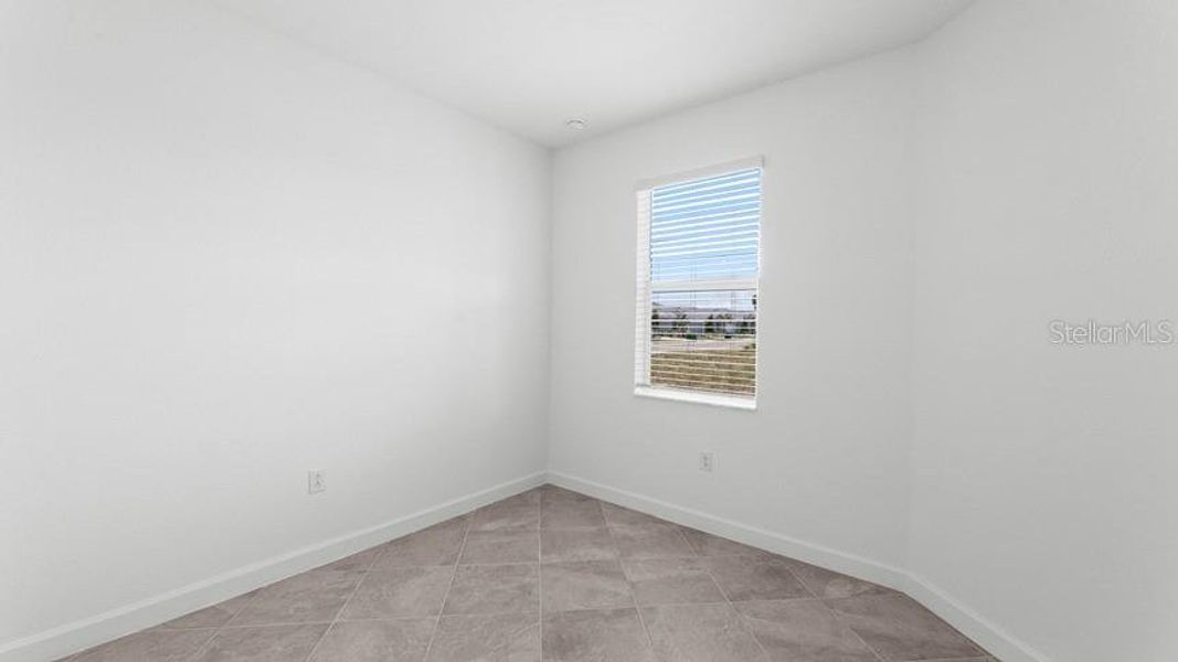 Spacious, unfurnished interior of a new home in Palm Lake at Coco Bay, Englewood (Image 24).