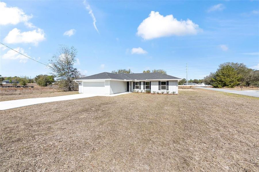 Exterior details and patio area of a home in , Ocala (Image 26).