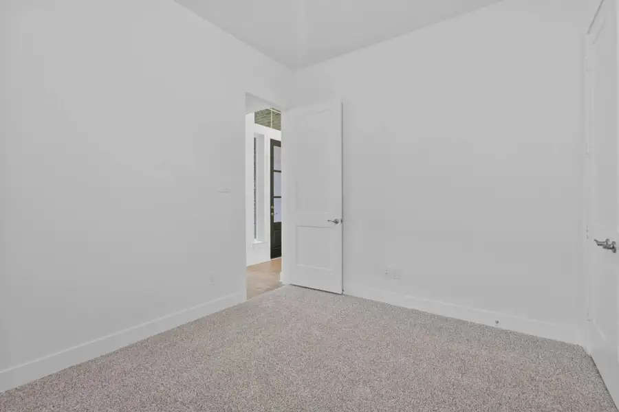 Spacious, unfurnished interior of a new home in Grange, Katy (Image 14).