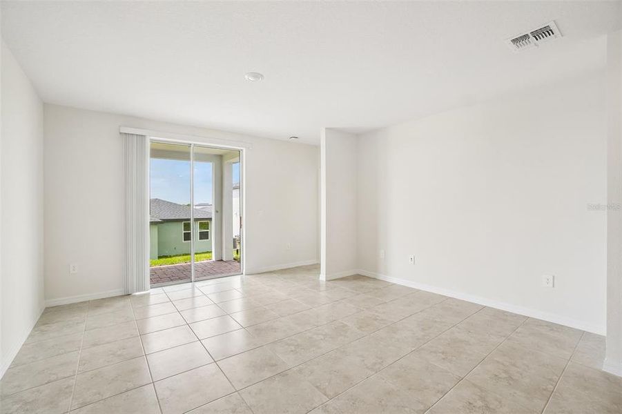 Spacious, unfurnished interior of a new home in Hamilton Bluff - Classic Series, Lake Hamilton (Image 13).